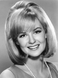 Shelley Fabares starred in "Black Leather Jackets" Twilight Zone (1964) Shelley Fabares, The Donna Reed Show, Black Leather Jackets, Vintage Movie Stars, Donna Reed, Jacqueline Bisset, Classic Actresses, Twilight Zone, Hollywood Actor