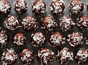 Chocolate Coconut Balls, Chocolate Covered Coconut, Coconut Almonds, Coconut Balls, Decadent Chocolate Desserts, Almond Joy, Chocolate Dessert Recipes, Baked Chips, Unsweetened Coconut