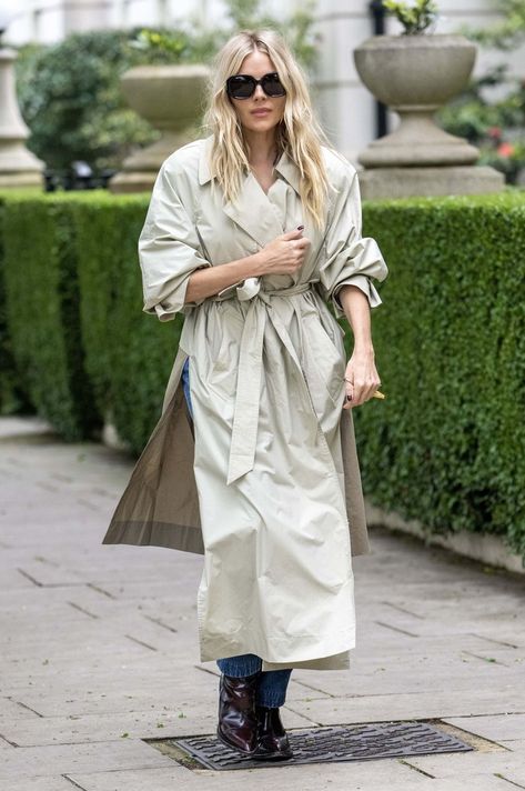 sienna miller Sienna Miller Shoes, Sienna Miller Street Style 2024, Sienna Miller Winter Style, Sienna Miller Outfit, Sienna Miller Style 2024, Sienna Miller Short Hair, Sienna Miller Bob, Siena Miller, Sienna Miller Hair