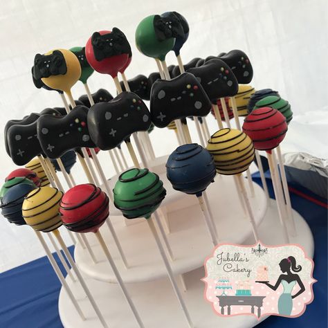 Cake Pops for a video game themed party Gaming Treat Ideas, Gamer Party Treats, Ps5 Party Theme, Gaming Cake Pops, Gamer Cake Pops, Video Game Cake Pops, Video Game Treats, Gamer Party Food, Video Games Cake