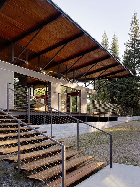 Sonoma Mountain House by Nielsen Schuh Architects Mountain House Design, Modern Porch, Commercial Design Exterior, House Design Exterior, Stunning Interior Design, Structure Architecture, Commercial Architecture, Mountain Homes, Modern Cabin