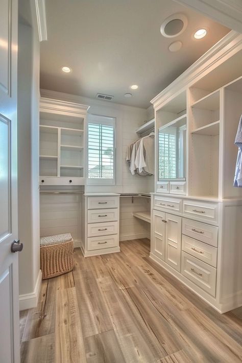 21+ Genius Walk-In Closet Organization Ideas You’ll Love For Your Home - By Kimberly Faye Coastal Walk In Closet, Big Walk In Closet, Walk In Closet With Vanity, Closet Layouts, Coastal Closet, Barndo House, Walk In Closet Organization, Walk In Closet Inspiration, Organizing Walk In Closet