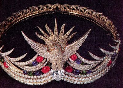 Tiara Mania: Empress Catherine of the Central African Empire's Coronation Tiara African Empires, Royal Crown Jewels, Princess Marie Of Denmark, Royal Crowns, Royal Tiaras, Diamond Tiara, Diamond Crown, Royal Outfits, Pink Chanel