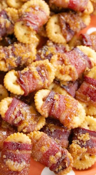 Bacon & Brown Sugar Crackers snacks Brown Sugar Bacon, Ham And Eggs, Football Food, Jalapeno Poppers, Town House, Bacon Recipes, Party Food Appetizers, Bacon Wrapped, Yummy Appetizers