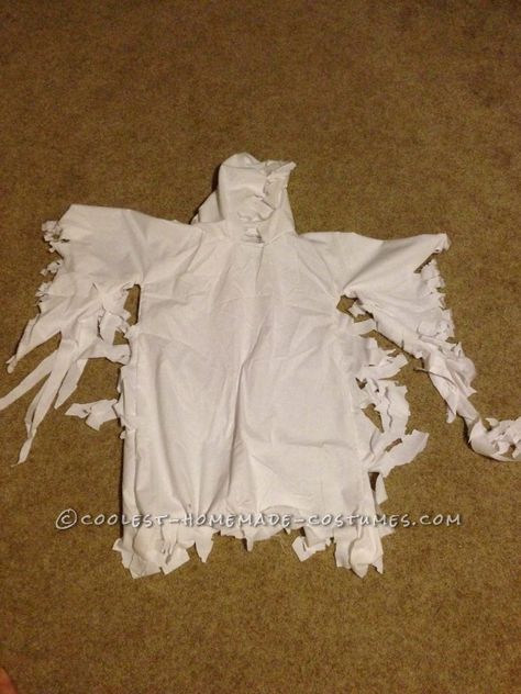 Easy Ghost Costume with a Hood for a Child Boy Ghost Costume, Easy Ghost Costume, Ghost Costume Kids, Vampire Costume Diy, Diy Costumes Kids Boys, Ghost For Halloween, Pirate Costume Diy, Ghost Halloween Costume, Ghost Diy