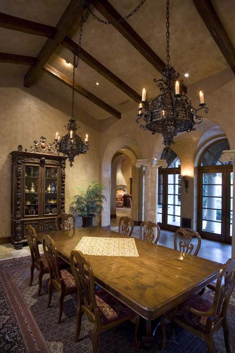 Dining Design Ideas, Mediterranean Dining, Mediterranean Dining Room, Spanish Colonial Homes, Spanish Decor, Tuscan Design, Dining Design, Mediterranean Home Decor, Tuscan House