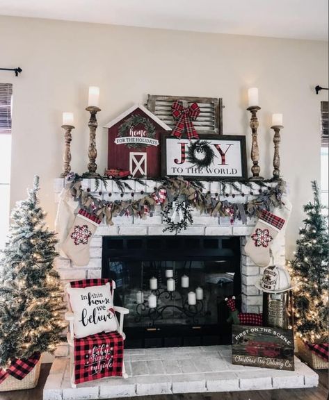 Farmhouse Christmas Mantle, Natal Country, Cozy Christmas Decor, Christmas Fireplace Decor, Christmas Mantle Decor, Christmas Decor Inspiration, Country Christmas Decorations, Christmas Mantel Decorations, Christmas Decorations Living Room