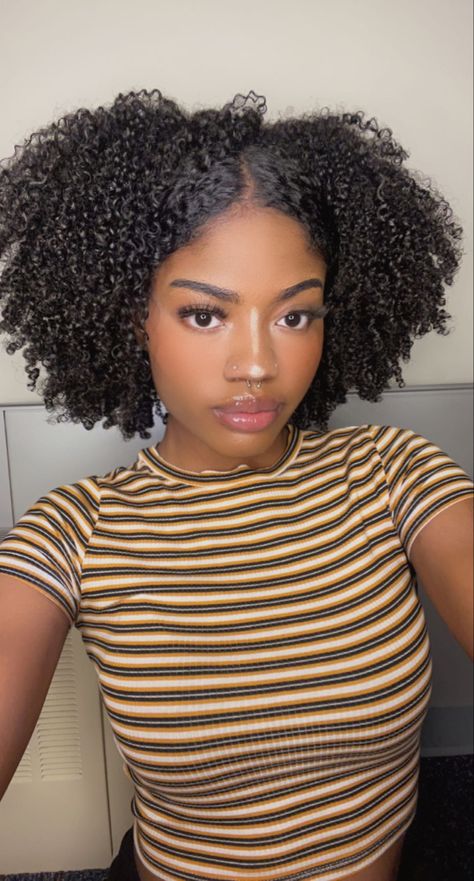 Middle Part Natural Hair Black Women, Naturally Curly Hair Black Women, Curly Hair Black Women Natural, Curly 3c, Hairstyle 2023, 3c Natural Hair, Haircut 2023, Curly Prom Hair, Short Hair Cut