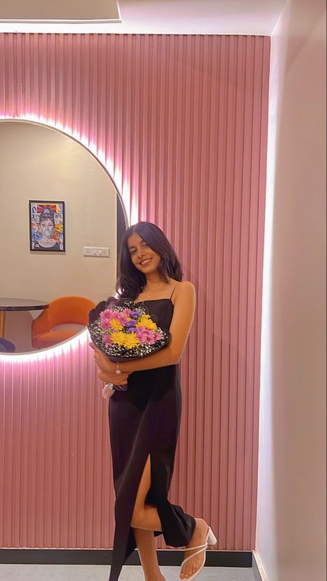 #birthday #20 #aesthetic #fits #flowers 21 Birthday Ideas Aesthetic, 25th Birthday Dress Outfits, Birthday Poses With Flowers, Birthday 20 Aesthetic, Birthday Poses For Instagram, Ganpati Quotes, Birthday 20, Birthday Fit, 20 Aesthetic