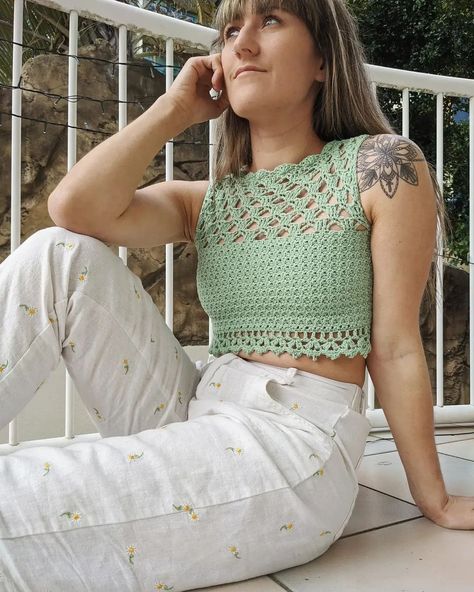 Hippy daze on Instagram: “Ive added long sleeves to this design and I love them! 🥰 I cannot wait to show you real soon 🙂 The pattern for both versions short and…” Wonderland Dress, Crop Top Pattern, Crochet Crop Top Pattern, Crochet Tops Free Patterns, Crochet Vintage, Afghan Crochet, Crochet Tank, Crochet Motifs, Crochet Shirt