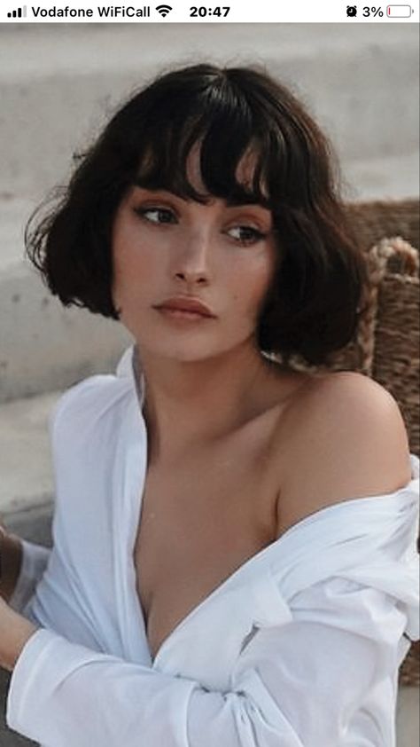 Vintage Short Hair With Bangs, Taylor La Shae Hair, Italian 60s Bob, Vintage Curly Bob, 60s Bob, Black Bob With Bangs Aesthetic, Brown Hair Female, 80s Hair Short Wavy Bobs, Academia Hairstyle