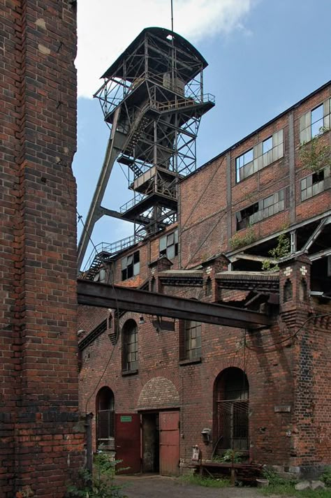 Abandoned Industrial Buildings, Old Industrial Buildings, Industrial England, Victorian Industrial, Factory Architecture, Victorian Buildings, Industrial Architecture, Fire Escape, Old Factory