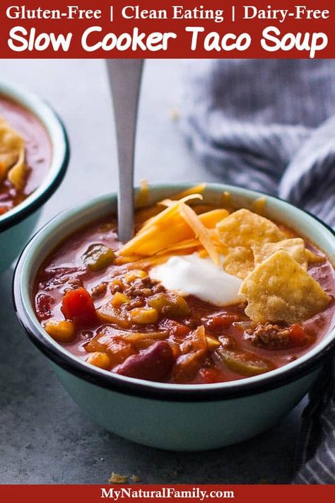 This gluten-free taco soup with ranch dressing is so easy and so good. Throw ground beef and some cans of beans, veggies, tomatoes, etc. and seasoning packets in a pot. Let it simmer for a few minutes and have a healthy meal the whole family loves! Taco Soup Slow Cooker, Gf Soups, Clean Eating Tacos, Clean Dinner Recipes, Gluten Free Tacos, Easy Taco Soup, Gf Food, Course Ideas, Taco Soup Recipe