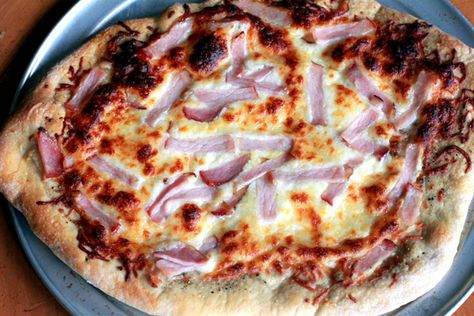 Nueske's Canadian Bacon Pizza....because what's more awesome than pizza?  Ham-that's-called-bacon on pizza! Pizza With Bacon, Ham And Cheese Calzone Pizza Dough, Egg Pizza Recipes, Canadian Bacon Pizza, Prosciutto Hot Honey Pizza, Bacon Pineapple Pizza, Egg Pizza, Bacon Pizza, Stromboli Recipe