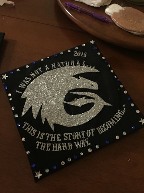 Graduation Cap!! Toothless how to train your dragon Skyrim Graduation Cap, Throne Of Glass Graduation Cap, How To Train Your Dragon Graduation Cap, Graduation Cap College, Senior Caps, Lesbian Hair, Graduation Things, Grad Cap Ideas, Weird Pins