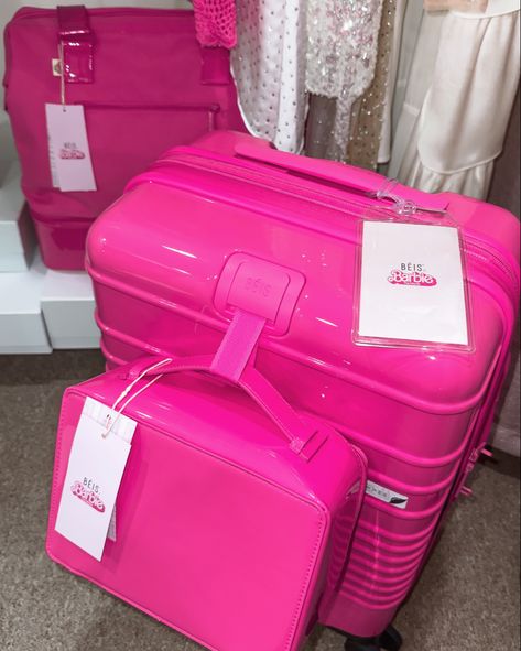 Barbie luggage set Hot Pink Luggage, Pink Luggage Aesthetic, Barbie Luggage, Beis Luggage, Pink Luggage Sets, Glitter Suit, Pink Suitcase, Barbie The Movie, Pink Luggage