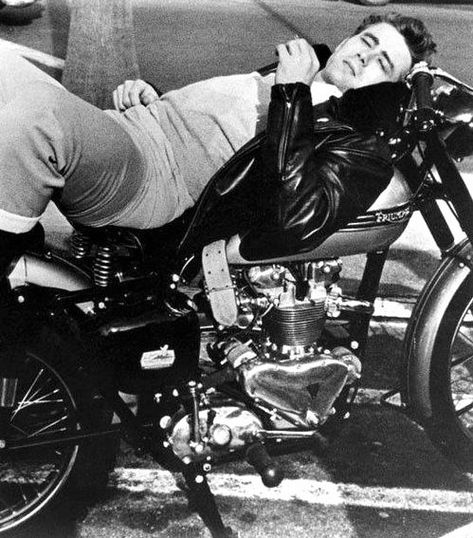 James Dean Motorcycle, James Dean Car, Vintage Motorcycle Photos, James Dean Photos, Biker Photoshoot, Jimmy Dean, Motorcycle Aesthetic, Hollywood Legends, James Dean