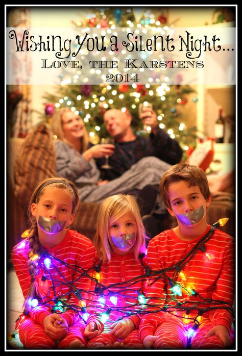 Fun Family Christmas Photos, Family Christmas Card Pictures, Funny Family Christmas Pictures, Sibling Christmas Pictures, Fun Christmas Photos, Funny Christmas Photos, Apple Costume, Funny Family Photos, Family Christmas Card Photos