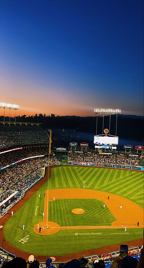 Baseball Field Wallpaper, Dodger Stadium Wallpaper, Baseball Wallpaper Aesthetic, Mlb Aesthetic, Dodgers Wallpaper, Baseball Manga, Los Angeles Dodgers Stadium, Baseball Aesthetic, Baseball Background