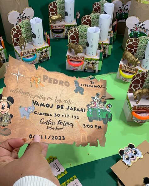 Mickey Safari y animalitos 🦁🐯🦓🦛🦍🦏🐅🐆para Pedro. Invitaciones temáticas con cajita personalizadas, Etiquetas para agua con relieve Banner para fotos de cumpleMes, Banner One 🥰 . . . . #andreaoliverocreativity #mickeyparty #mickeymouse #mickeysafari #safarimickey #safarimickeyparty #partykids #partyideas #partyideasforkids #fiestasinfantilesbogota #fiestasinfantilesmedellin #fiestasinfantilescali Country Birthday, Mickey Safari, Safari Birthday Party, Jungle Adventure, Jungle Party, Safari Birthday, Safari Theme, Planning Ideas, Wild Ones