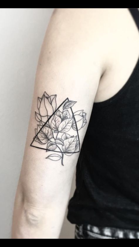 Bougainvillea tattoo black white blackwork floral geometric triangle Bougainvillea Tattoo, Blackwork Floral, Geometric Art Tattoo, Flower Tattoo On Side, Watercolor Geometric, Tattoo Nature, Tattoo Watercolor, Girls With Sleeve Tattoos, Flower Tattoo Back