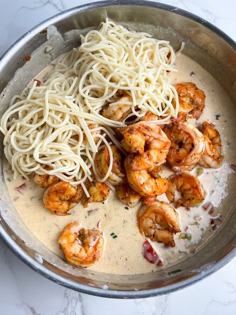 Creamy Cajun Shrimp Pasta (High Protein) - Easy Macro Meals Healthy Cajun Shrimp Pasta, Macro Friendly Shrimp Pasta, High Protein Shrimp Pasta, Easy Macro Meals, Pasta High Protein, Cajun Shrimp Alfredo, Shrimp Fettuccine Recipes, Shrimp Jambalaya Recipe, Shrimp Pasta Healthy