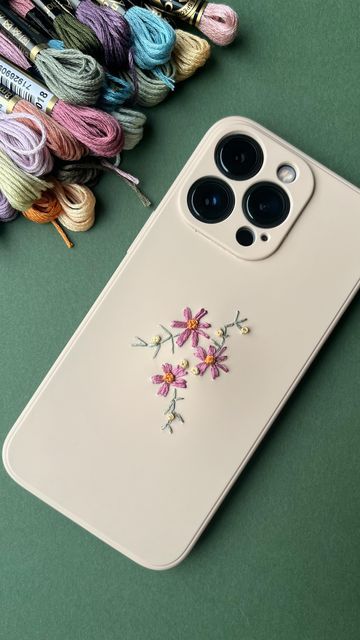 Embroidered Phone Case Diy, Embroidery Cases, Embroidery Things, Film China, Iphone Bag, Kitchen Decor Wall Art, Diy Embroidery Patterns, Designs For Dresses, Embroidery Hoop Art