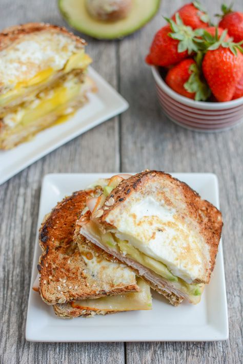 This Egg-In-A-Hole Breakfast Sandwich is a protein-packed, healthy breakfast recipe that's ready in under 5 minutes. The perfect way to start your day! Egg Breakfasts, Egg In A Hole, Turkey Breakfast, Breakfast Sandwich Recipes, Deli Turkey, Egg Sandwich, Healthy Breakfast Smoothies, Egg Breakfast, Registered Dietitian