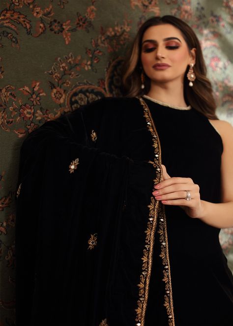 Velvet Saree Designs, Velvet Dress For Diwali, Halter Neck Suits Indian, Stylish Sleeves Design For Kurtis, Black Suit For Women Indian, Velvet Suits Women Indian, Halter Neck Kurti, Velvet Sharara, Halter Neck Shirt