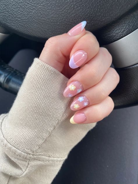 Spring Nails 2024 Trends Short Almond, Spring Round Nails, Short Round Nails Summer, Spring Almond Shaped Nails, Maui Nails, Spring Nails Almond Shape, Shower Nails, Short Almond Shaped Nails, Almond Shaped Nails Designs