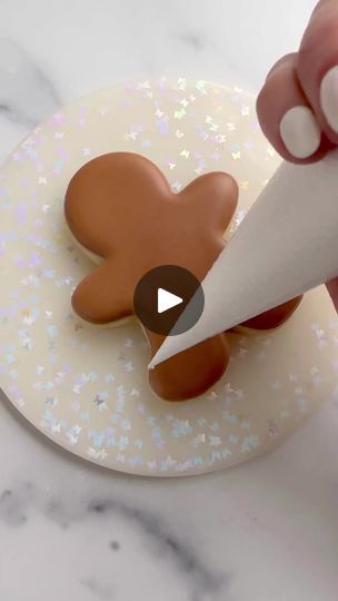 169K views · 2.1K reactions | Gingerbread Person Cookie Decorating | Watch me decorate this cute gingerbread person cookie #cookiedecorating #christmascookies #gingerbreadman #decoratedsugarcookies #royalicingcookies | By Butterfly Bakes ATL | Facebook Bacon Cookies Decorated, Xmas Gingerbread Cookies, Sugar Cookies Gingerbread Man, 2024 Cookies Decorated, Ginger Bread Christmas Cookies, Gingerbread Man Royal Icing Cookies, How To Decorate Gingerbread Men, Gingerbread Man Cookie Decorating Ideas, Fun Christmas Cookies Decorated