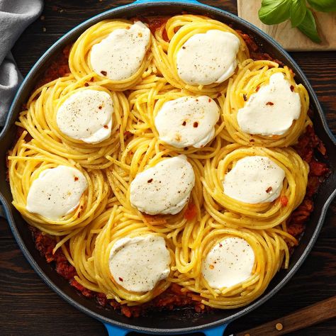 BelGioioso Easy Cast-Iron Spaghetti Nests Spaghetti Nests, Pasta Nests, Blueberry Sauce Recipe, Pasta Casseroles, Monday Dinner, Dinner Pasta, Quick Bites, Homemade Ravioli, Iron Skillet Recipes