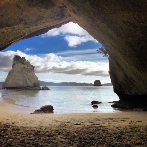 Some Hot Spots on the Coromandel Peninsula - Weekend Path Coromandel Peninsula, Cathedral Cove, Best Road Trips, Eat And Drink, New Zealand Travel, Road Trip Fun, Get Outdoors, Hot Spots, Road Trips