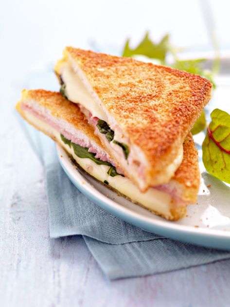 Croque-monsieur jambon, mozzarella et basilic Hand Held Food, Food Photography Lighting, Coffee Shop Photography, Club Sandwich, Recipe Images, Sandwich Recipes, Marie Claire, Food Pictures, Street Food