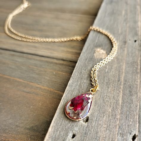 Rose Petal Resin, Beach Charm Necklace, Dried Flower Petals, Boho Bridal Jewelry, Rose Blossom, Agate Pendant Necklace, Natural Jewelry, Silver Heart Pendant, Swarovski Crystal Beads