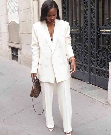 White Linen Suit Women, Classy Church Outfits, Linen Suits Women, Female Suits, White Outfits For Women, White Linen Suit, African Wear Dresses, Casual Chique, White Suit