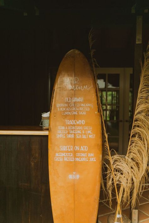 Surfboard Wedding Decor, Hawaiian Wedding Theme, Surfboard Wedding, Hawaiian Wedding Themes, Tiki Wedding, Surf Wedding, Polynesian Wedding, Hana Hawaii, Tropical Table