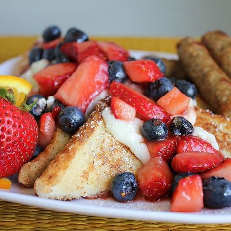 Patriotic French Toast I "Great idea! I made these for breakfast on the 4th of July, and they were a hit!" Hunter Woodhall, Blueberry Toast, Cheesecake French Toast, Patriotic Food, Toast Toppings, Cheese Topping, Sausage Gravy, French Toast Recipe, Toast Recipes