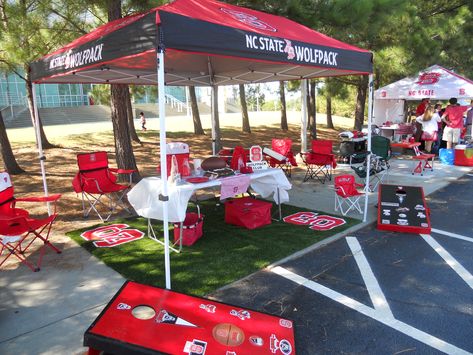 Tailgate Display Ideas, Tailgating Tent Decorating Ideas, Tailgate Setup Ideas, Tailgate Pictures, Parking Lot Tailgate, Tailgate Setup, Tailgating Setup, Tailgating Trailers, Field Day Ideas