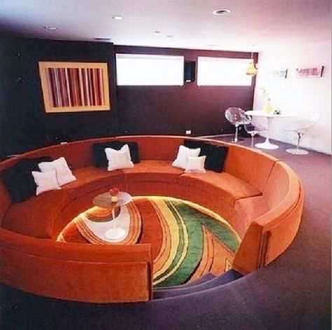 Sixties conversation pit! 1970s Furniture Living Rooms, 1960s Interior, 70s Interior Design, Bohemian Sun, Conversation Pit, Midnight Moon, Cozy Living Room Design, 70s Interior, Homestead House