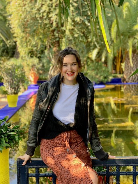 Your Morocco packing list + What to wear in Marrakech Morocco Travel Outfit Winter, Winter In Morocco Outfits, Morocco Outfit Ideas Winter, Morocco Winter Outfit, Morocco Travel Outfit, Travel Outfit Winter, Morocco Packing List, Morocco Packing, Morocco Fashion