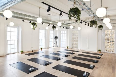 Yoga Studio Interior, Dance Studio Design, Yoga Room Design, Gym Design Interior, Studio Pilates, Yoga Studio Design, Wellness Studio, Gym Interior, Yoga Studio Decor