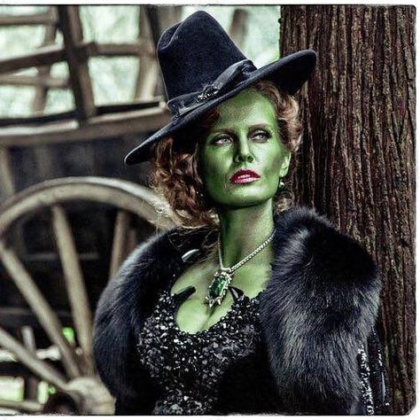 I just love this one 💚💚💚💚😍🍏 #ouat #ouatlovers #oncer #oncers #finnishoncer #foreverzelenafan #foreverbexspretty #foreverbexfan… Zelena Mills, Toms Shoes Outfits, School Costume, Wicked Witch Of The West, Witch Costumes, Cosplay Inspo, Beautiful Angels Pictures, The Wonderful Wizard Of Oz, Fairy Tale Characters