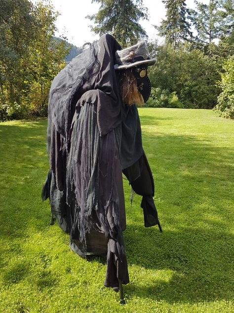 Stilt plague doctor monster costume. DIY Stilt Monster Costume, Wendigo Costume Diy, Stilt Costume Ideas, Monster Costume Diy, Wendigo Costume, Spirit Walker, Stilt Costume, Spirit Costume, Monster Costume