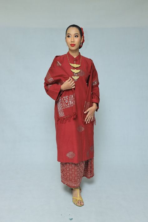 Malaysia Traditional Clothes, Malay Traditional Clothes, Songket Baju Kurung, Vintage Asian Fashion, Malay Traditional, Design Batik, Baju Kahwin, Cultural Fashion, Muslim Fashion Outfits