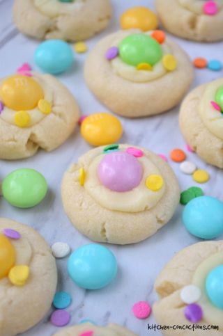 White Chocolate Thumbprint Cookies - Kitchen Concoctions White Chocolate Filling, Easter Cookie Recipes, Chocolate Thumbprint Cookies, Easter Food Appetizers, Easter Desserts Recipes, Kid Desserts, Summer Cookies, Easter Baking, Thumbprint Cookies