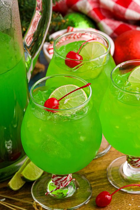 Grinch Punch - My Incredible Recipes Punch Recipes For Kids, Kool Aid Flavors, Grinch Punch, Kid Friendly Drinks, Mr Grinch, Cocktail Drinks Alcoholic, Maraschino Cherries, Christmas Punch, Frozen Lemonade