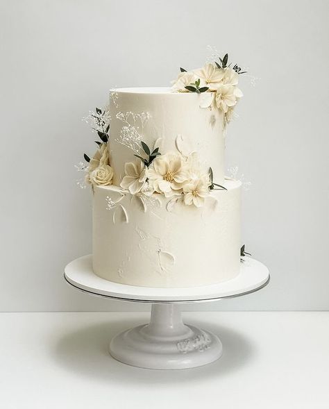 Debut Cake, Floral Cake Design, 2 Tier Wedding Cakes, Ivory Wedding Cake, Cake Structure, Wedding Cake Pearls, Simple Wedding Bouquets, Fondant Wedding Cakes, Small Wedding Cakes