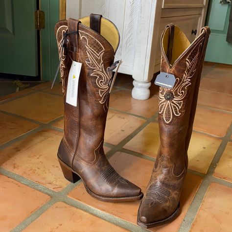 Brand New Never Worn. I’m Pregnant Now, So My Feet Will Be Growing A Bit. They Don’t Even Fit Anymore. No Wear Or Tear. Cowgirl Boots Brown, Shyanne Boots, Homesteading Animals, Brown Cowgirl Boots, Cute Cowgirl Boots, Brown Western Boots, 2020 Outfits, Square Toe Cowboy Boots, Dresses With Cowboy Boots