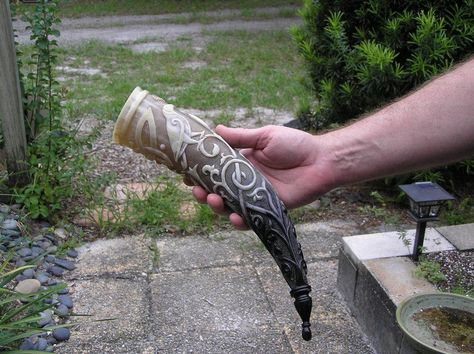 Drinking Horn Norse Wedding, Horn Carving, Viking Horn, Viking Garb, Viking Drinking Horn, Drinking Horn, Moose Antlers, Powder Horn, Drinking Horns